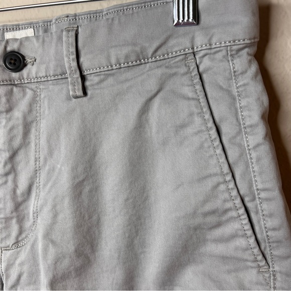 Gap Men Chino Shorts Cotton Size 30 Light Gray Essential Khaki 10” Short - Picture 2 of 7